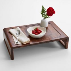 Mesa de café da manhã na cama faça você mesmo: modelos práticos para conforto