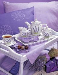Mesa de café da manhã na cama faça você mesmo: modelos práticos para conforto