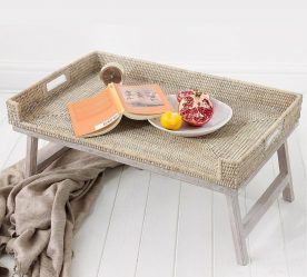 Mesa de café da manhã na cama faça você mesmo: modelos práticos para conforto