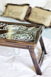 Mesa de café da manhã na cama faça você mesmo: modelos práticos para conforto