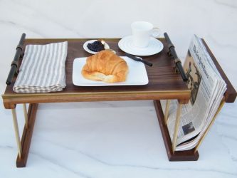 Mesa de café da manhã na cama faça você mesmo: modelos práticos para conforto