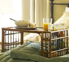 Mesa de café da manhã na cama faça você mesmo: modelos práticos para conforto