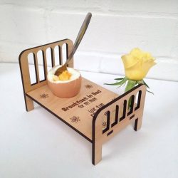 Mesa de café da manhã na cama faça você mesmo: modelos práticos para conforto