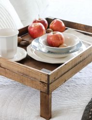 Mesa de café da manhã na cama faça você mesmo: modelos práticos para conforto