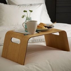 Mesa de café da manhã na cama faça você mesmo: modelos práticos para conforto