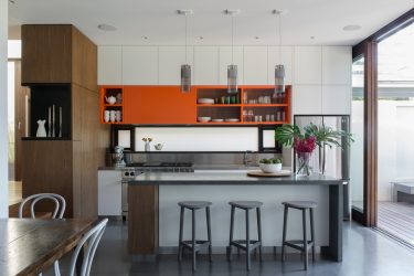 O secador de cozinha para ware em um caso (115 + fotos) - construído em, angular, de um aço inoxidável. Qual você escolhe?