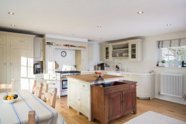 O secador de cozinha para ware em um caso (115 + fotos) - construído em, angular, de um aço inoxidável. Qual você escolhe?