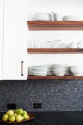 O secador de cozinha para ware em um caso (115 + fotos) - construído em, angular, de um aço inoxidável. Qual você escolhe?