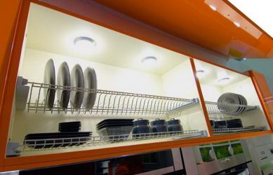 O secador de cozinha para ware em um caso (115 + fotos) - construído em, angular, de um aço inoxidável. Qual você escolhe?