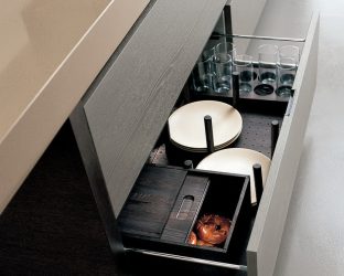 O secador de cozinha para ware em um caso (115 + fotos) - construído em, angular, de um aço inoxidável. Qual você escolhe?