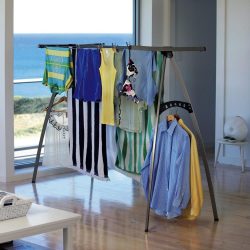 85+ Fotos de ferramentas para secar roupas na sacada faça você mesmo: Cabide, Lianas, Cordas. Qual opção escolher?