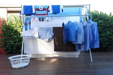 85+ Fotos de ferramentas para secar roupas na sacada faça você mesmo: Cabide, Lianas, Cordas. Qual opção escolher?