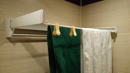 85+ Fotos de ferramentas para secar roupas na sacada faça você mesmo: Cabide, Lianas, Cordas. Qual opção escolher?