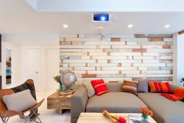 A combinação de papel de parede e móveis no interior da sala de estar / quarto / cozinha / berçário. Quão importante é a escolha?