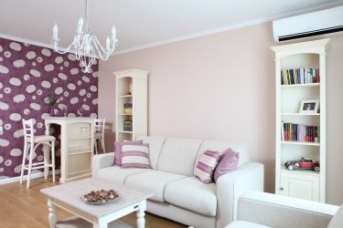 A combinação de papel de parede e móveis no interior da sala de estar / quarto / cozinha / berçário. Quão importante é a escolha?