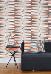 A combinação de papel de parede e móveis no interior da sala de estar / quarto / cozinha / berçário. Quão importante é a escolha?
