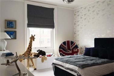 A combinação de papel de parede e móveis no interior da sala de estar / quarto / cozinha / berçário. Quão importante é a escolha?