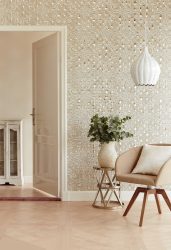A combinação de papel de parede e móveis no interior da sala de estar / quarto / cozinha / berçário. Quão importante é a escolha?