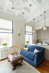 A combinação de papel de parede e móveis no interior da sala de estar / quarto / cozinha / berçário. Quão importante é a escolha?