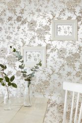 A combinação de papel de parede e móveis no interior da sala de estar / quarto / cozinha / berçário. Quão importante é a escolha?