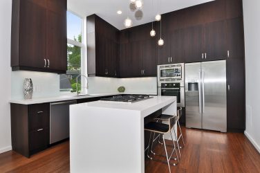 Wenge no interior: 160+ (foto) combinações de cores com mobiliário (design da sala de estar, quarto, corredor)