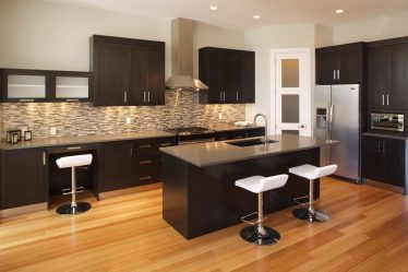 Wenge no interior: 160+ (foto) combinações de cores com mobiliário (design da sala de estar, quarto, corredor)