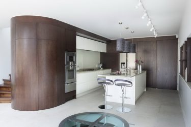 Wenge no interior: 160+ (foto) combinações de cores com mobiliário (design da sala de estar, quarto, corredor)