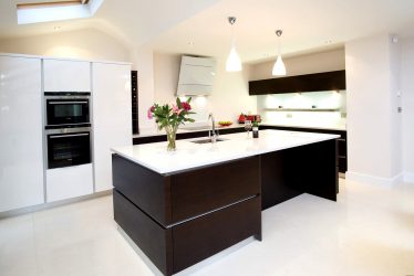 Wenge no interior: 160+ (foto) combinações de cores com mobiliário (design da sala de estar, quarto, corredor)