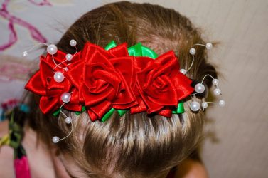 Como fazer uma flor a partir de uma fita Fazer as suas próprias mãos (mais de 90 fotos): Aulas Master simples para criar um Bud bonito