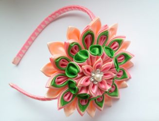 Como fazer uma flor a partir de uma fita Fazer as suas próprias mãos (mais de 90 fotos): Aulas Master simples para criar um Bud bonito