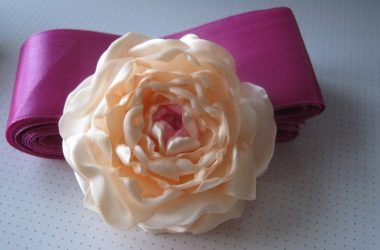 Como fazer uma flor a partir de uma fita Fazer as suas próprias mãos (mais de 90 fotos): Aulas Master simples para criar um Bud bonito