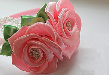 Como fazer uma flor a partir de uma fita Fazer as suas próprias mãos (mais de 90 fotos): Aulas Master simples para criar um Bud bonito