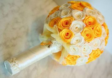 Como fazer uma flor a partir de uma fita Fazer as suas próprias mãos (mais de 90 fotos): Aulas Master simples para criar um Bud bonito