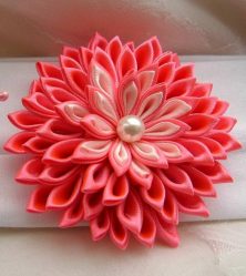 Como fazer uma flor a partir de uma fita Fazer as suas próprias mãos (mais de 90 fotos): Aulas Master simples para criar um Bud bonito