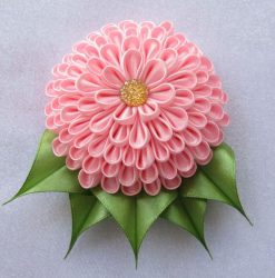 Como fazer uma flor a partir de uma fita Fazer as suas próprias mãos (mais de 90 fotos): Aulas Master simples para criar um Bud bonito