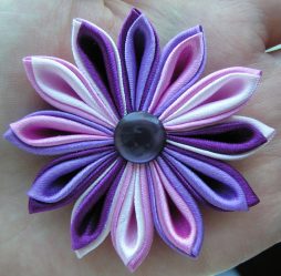 Como fazer uma flor a partir de uma fita Fazer as suas próprias mãos (mais de 90 fotos): Aulas Master simples para criar um Bud bonito