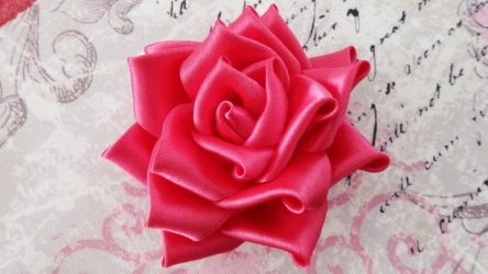 Como fazer uma flor a partir de uma fita Fazer as suas próprias mãos (mais de 90 fotos): Aulas Master simples para criar um Bud bonito