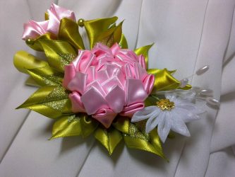 Como fazer uma flor a partir de uma fita Fazer as suas próprias mãos (mais de 90 fotos): Aulas Master simples para criar um Bud bonito
