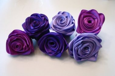 Como fazer uma flor a partir de uma fita Fazer as suas próprias mãos (mais de 90 fotos): Aulas Master simples para criar um Bud bonito