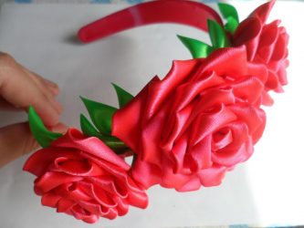 Como fazer uma flor a partir de uma fita Fazer as suas próprias mãos (mais de 90 fotos): Aulas Master simples para criar um Bud bonito