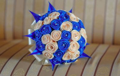 Como fazer uma flor a partir de uma fita Fazer as suas próprias mãos (mais de 90 fotos): Aulas Master simples para criar um Bud bonito