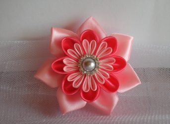 Como fazer uma flor a partir de uma fita Fazer as suas próprias mãos (mais de 90 fotos): Aulas Master simples para criar um Bud bonito