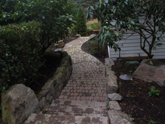 Passarelas no país de telhas de pavimentação - Design de um belo pátio (120+ fotos)