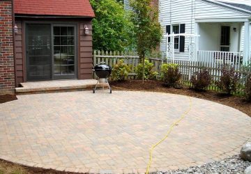 Passarelas no país de telhas de pavimentação - Design de um belo pátio (120+ fotos)