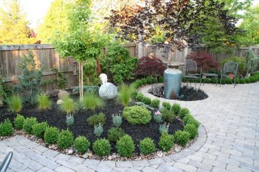 Passarelas no país de telhas de pavimentação - Design de um belo pátio (120+ fotos)
