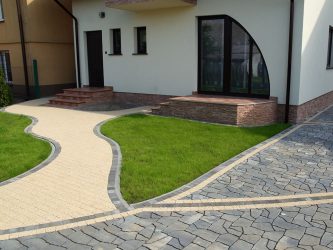 Passarelas no país de telhas de pavimentação - Design de um belo pátio (120+ fotos)