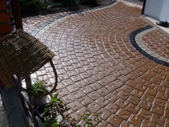 Passarelas no país de telhas de pavimentação - Design de um belo pátio (120+ fotos)