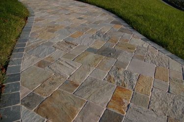 Passarelas no país de telhas de pavimentação - Design de um belo pátio (120+ fotos)