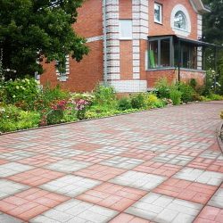 Passarelas no país de telhas de pavimentação - Design de um belo pátio (120+ fotos)