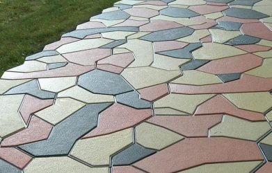 Passarelas no país de telhas de pavimentação - Design de um belo pátio (120+ fotos)